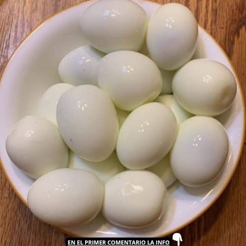 Huevos cocidos pelados
